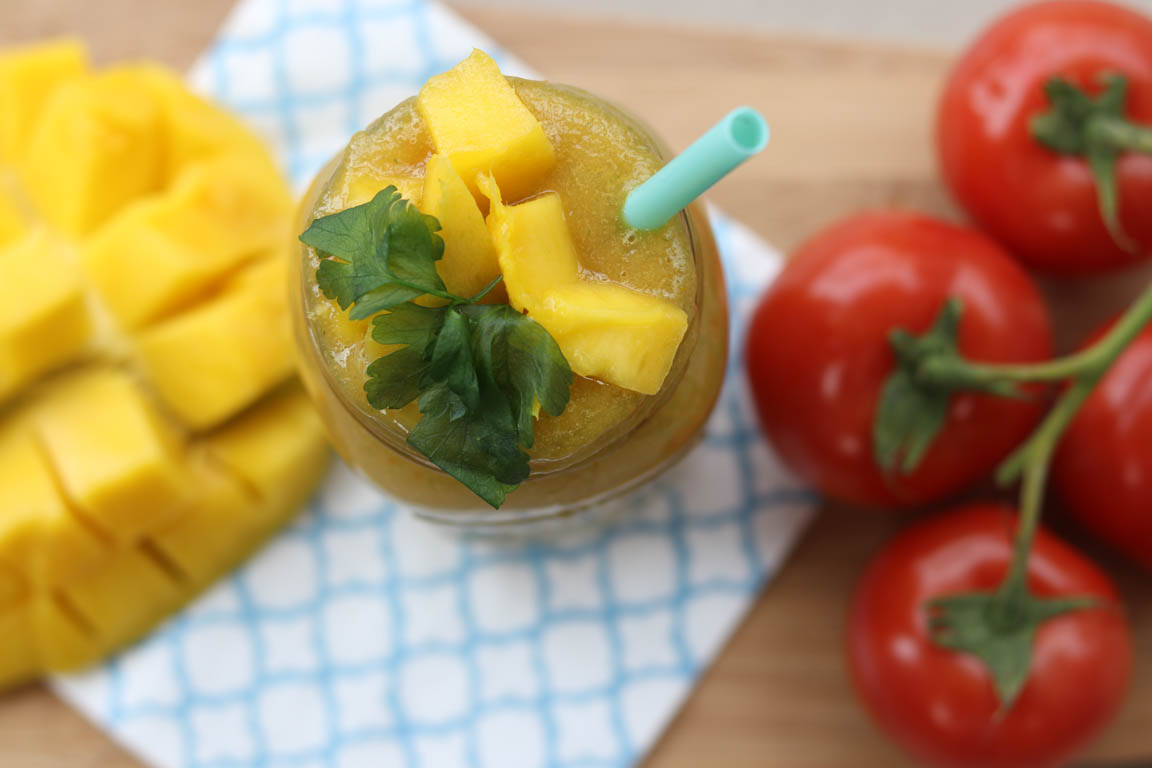 306B-Smoothie-antioxidante-de-mango-y-tomate_Simple-Blending