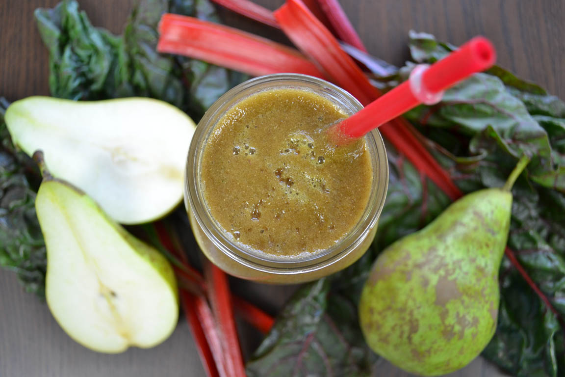 316B-Smoothie-verde-de-acelga-roja_Simple-Blending