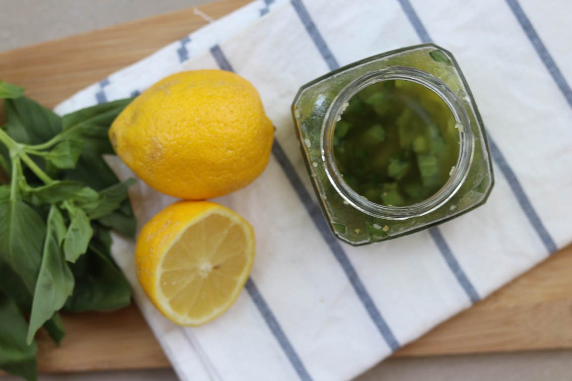 354A-Vinagreta-de-albahaca_Simple-Blending