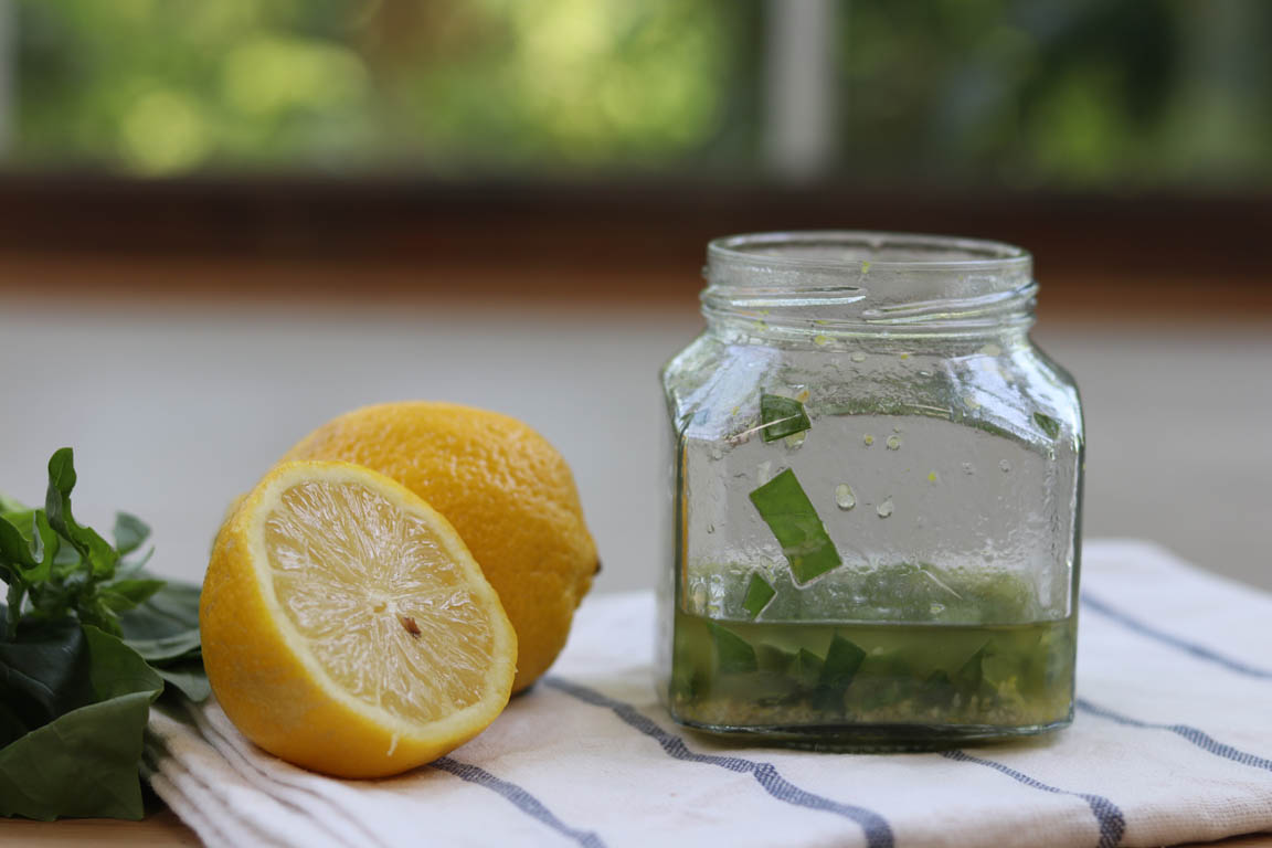 354B-Vinagreta-de-albahaca_Simple-Blending