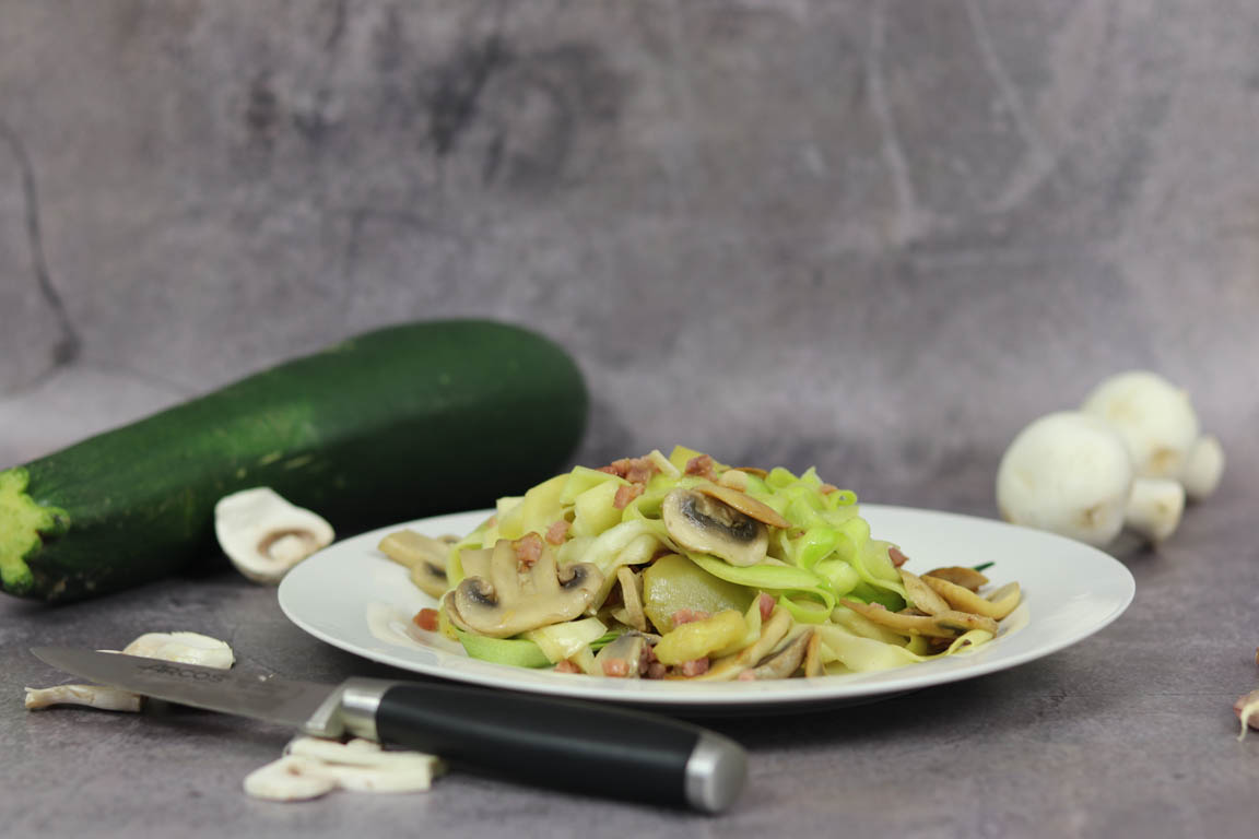 403A-Espaguetis-de-calabacin-con-champiñones-y-jamon_Simple-Blending
